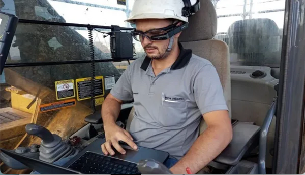 John Deere deploys Vuzix M400 Smart Glasses in Brazil